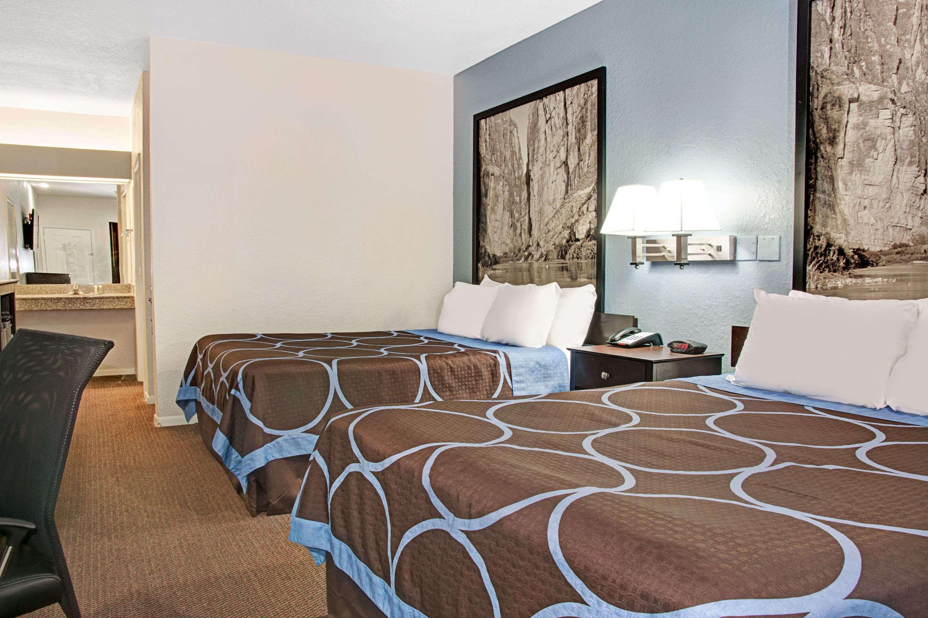 Super 8 By Wyndham Houston/Brookhollow Nw Exterior foto